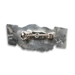 Munqa Pin Badge Handshake